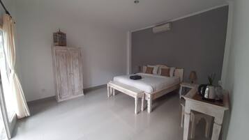 Premium bedding, individually decorated, individually furnished, desk