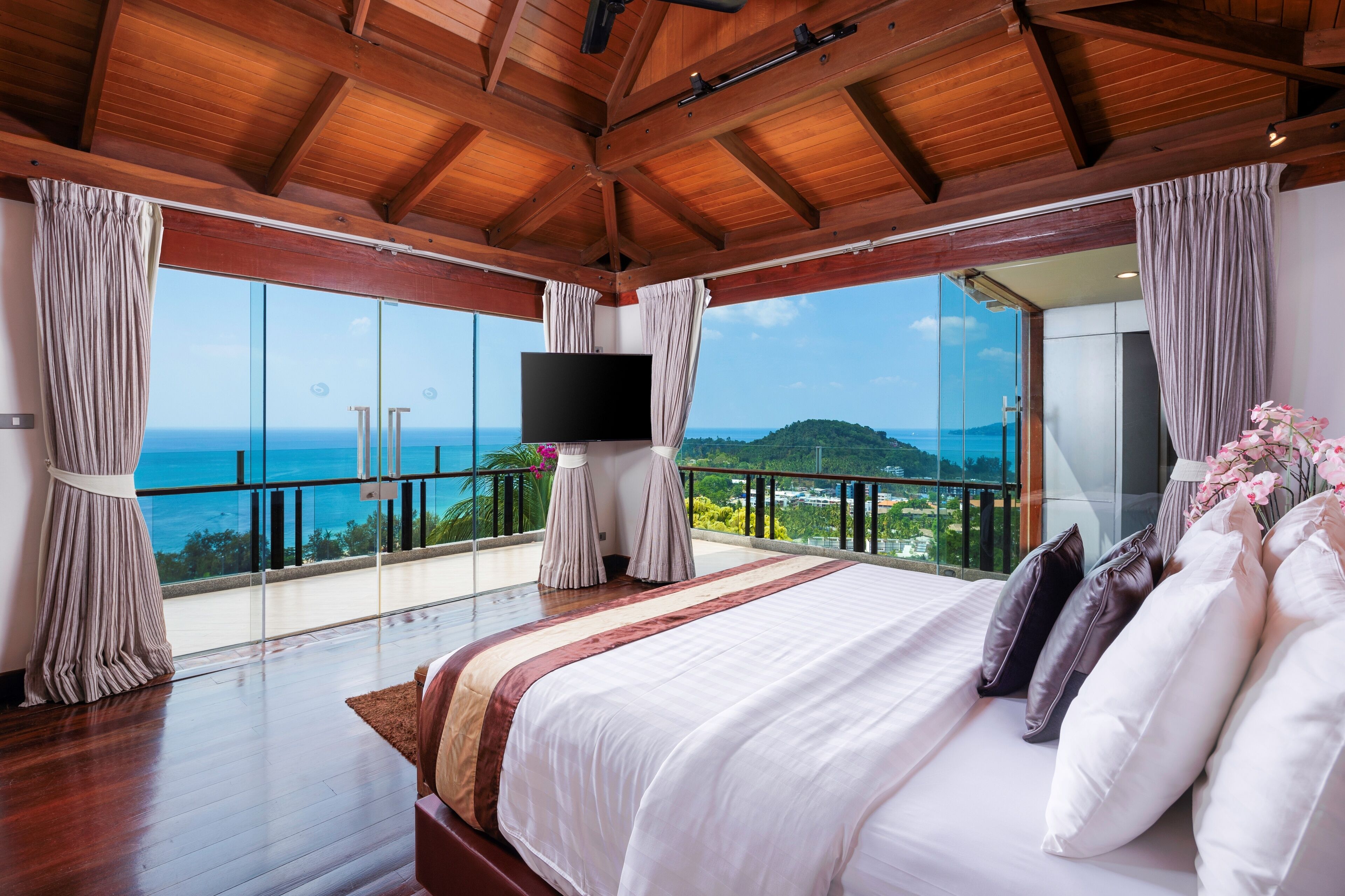 Villa | 6 bedrooms, free minibar, in-room safe, desk