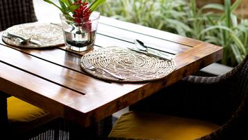 Breakfast, lunch, dinner served; local and international cuisine