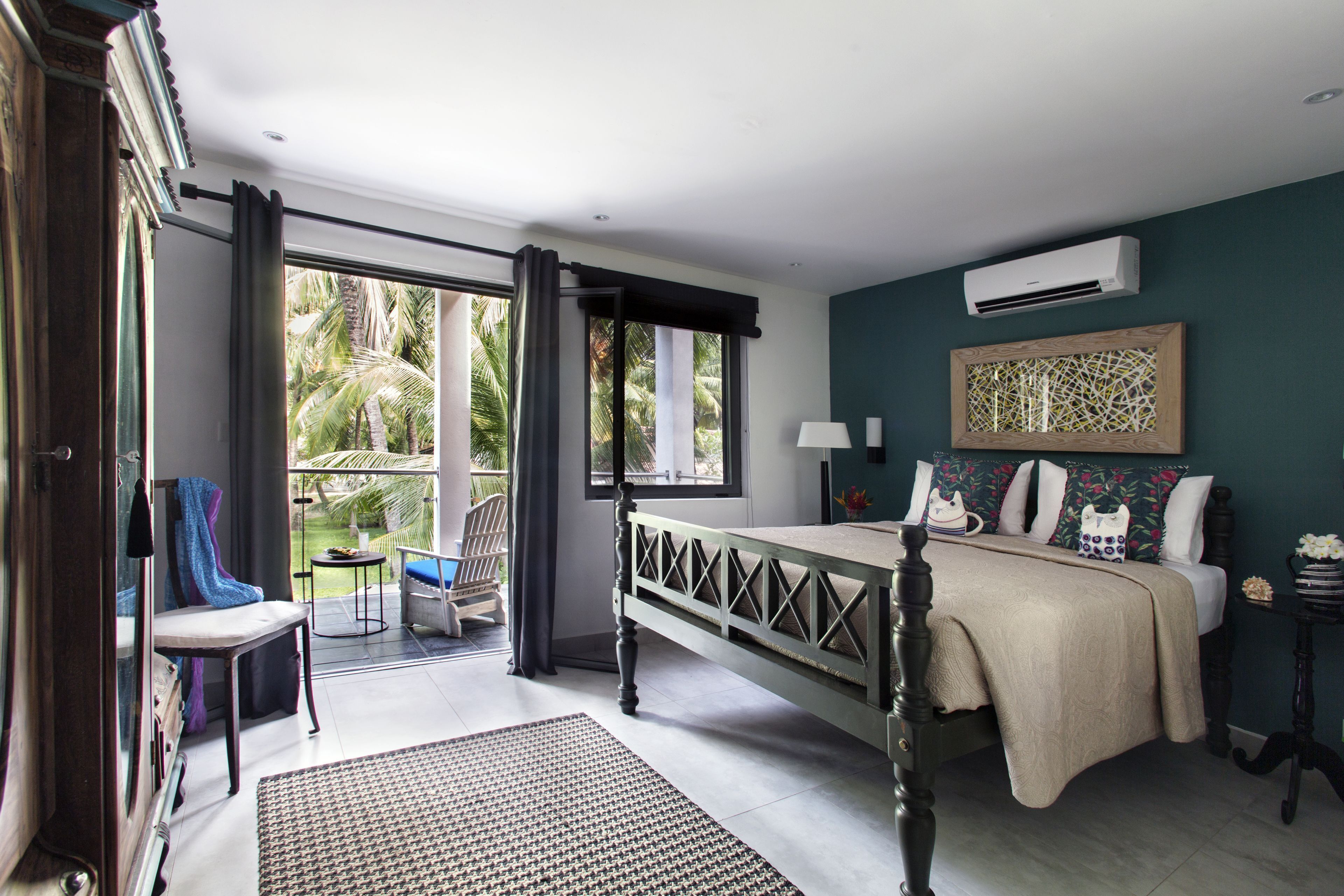 Luxe beddengoed, een minibar, een kluis op de kamer