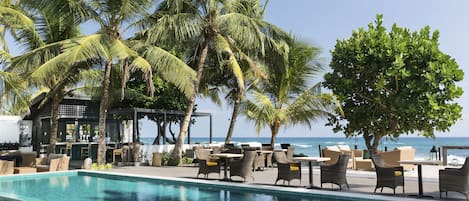 Outdoor pool, pool loungers