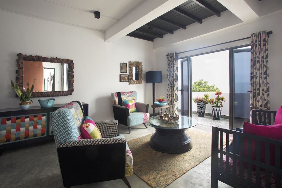 Penthouse | Living area | 42-inch LED TV with cable channels, TV