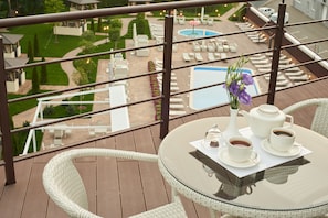 View from room - City Holiday Resort & SPA (Petropavlivs'ka Borshchahivka)