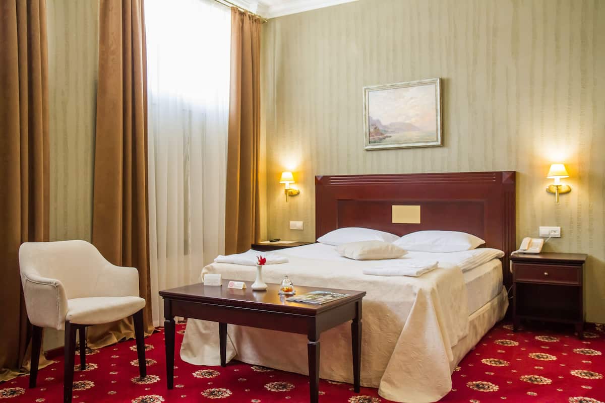 Economy Double or Twin Room | Premium bedding, minibar, in-room safe, desk