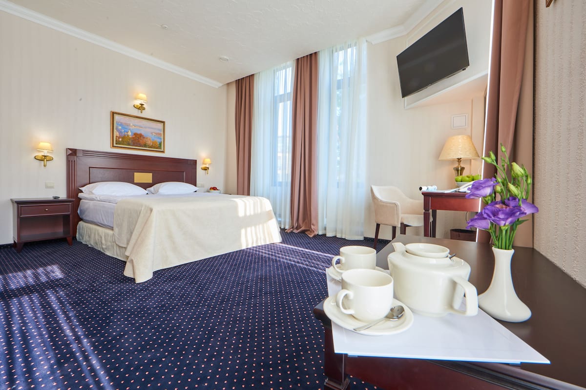Studio, 1 Double Bed with Sofa bed | Living room | LED TV