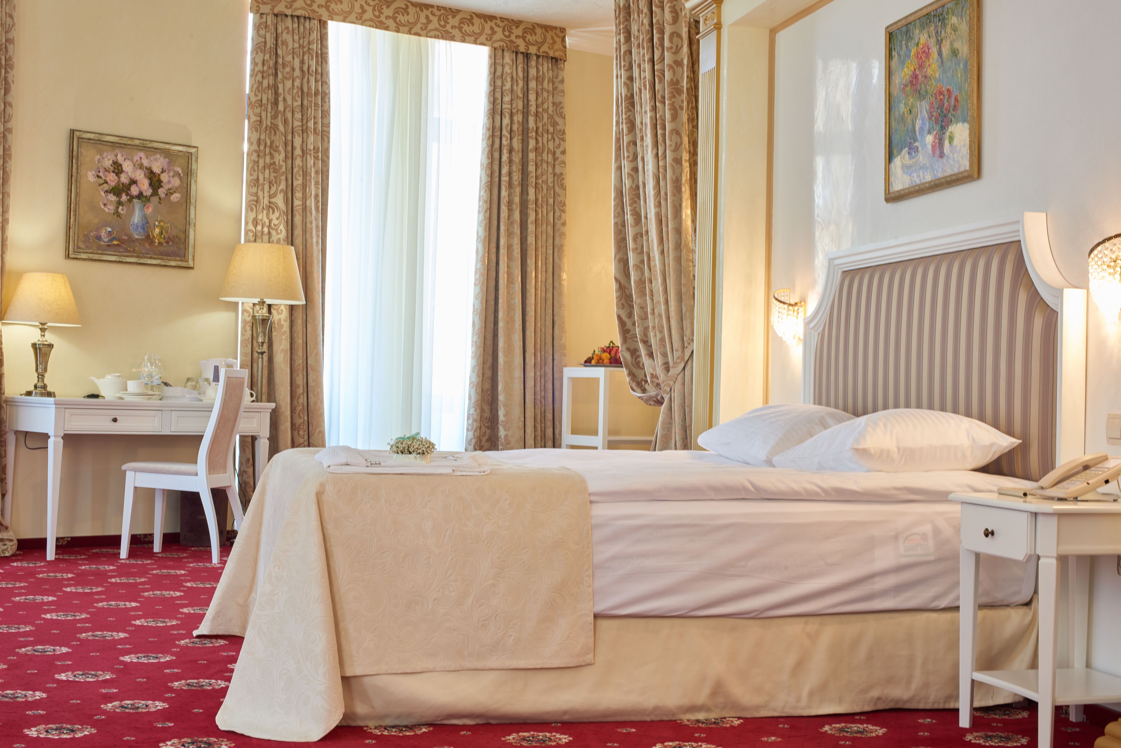 蜜月套房 | 高級寢具、迷你吧、客房內保險箱、書桌