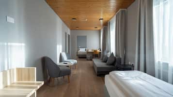 Family Room | 1 bedroom, desk, laptop workspace, blackout curtains