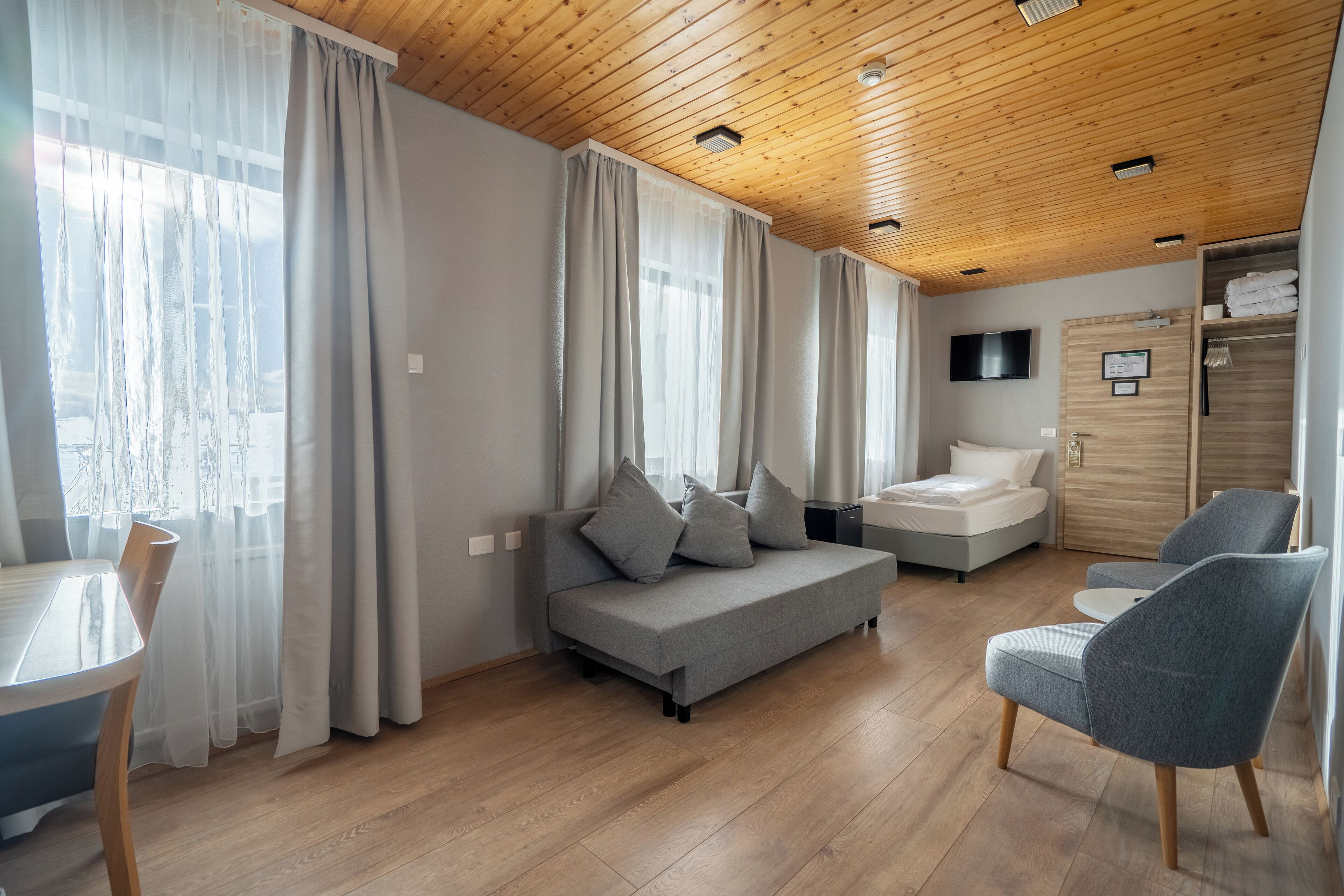 家庭客房 | 書桌、筆電工作空間、遮光布/窗簾、隔音