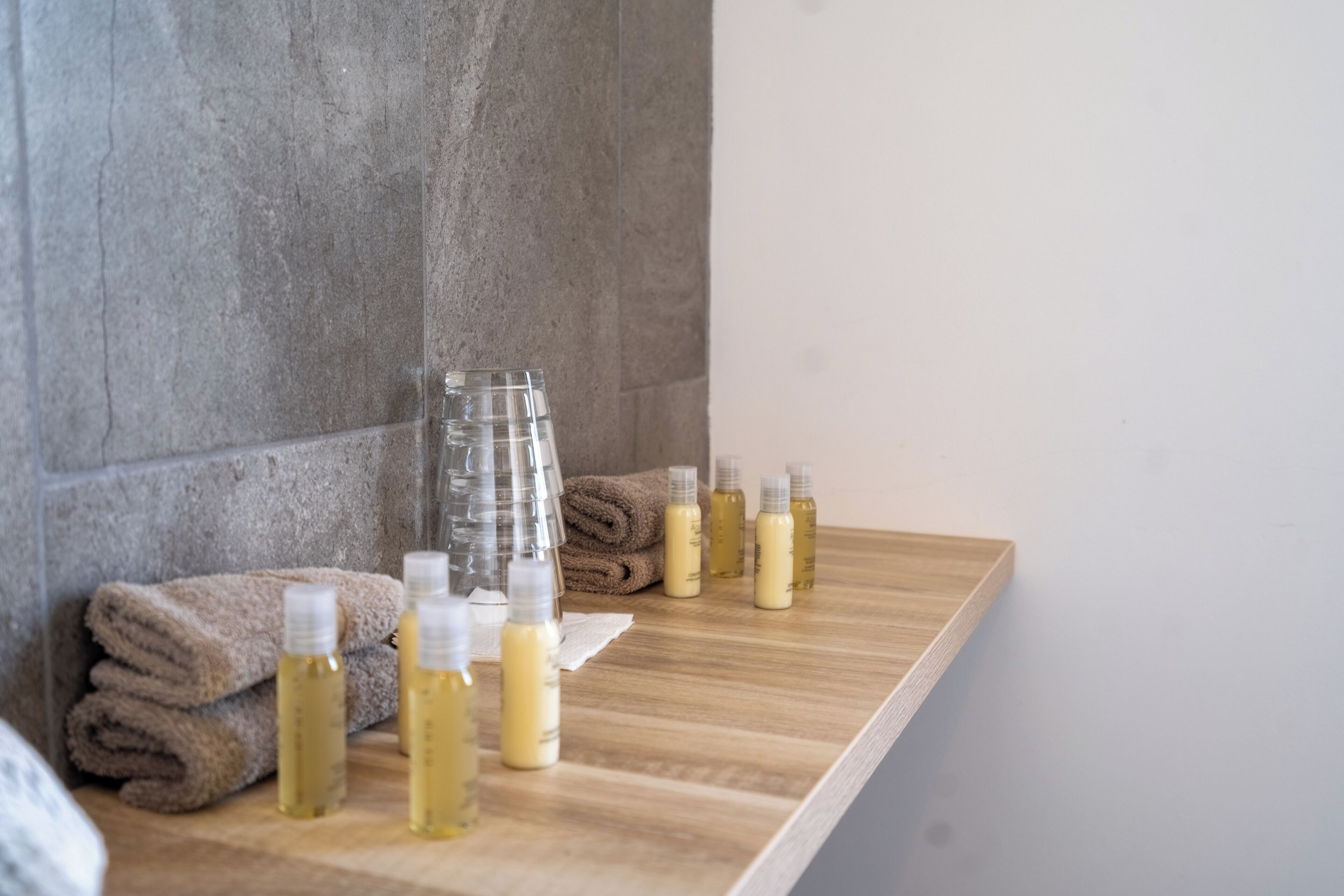 family room | bathroom amenities | shower, rainfall showerhead, free toiletries, hair dryer