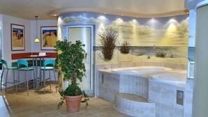 Indoor spa tub - Strandhotel Dagebüll (Dagebuell)