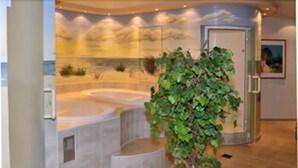 Indoor spa tub - Strandhotel Dagebüll (Dagebuell)