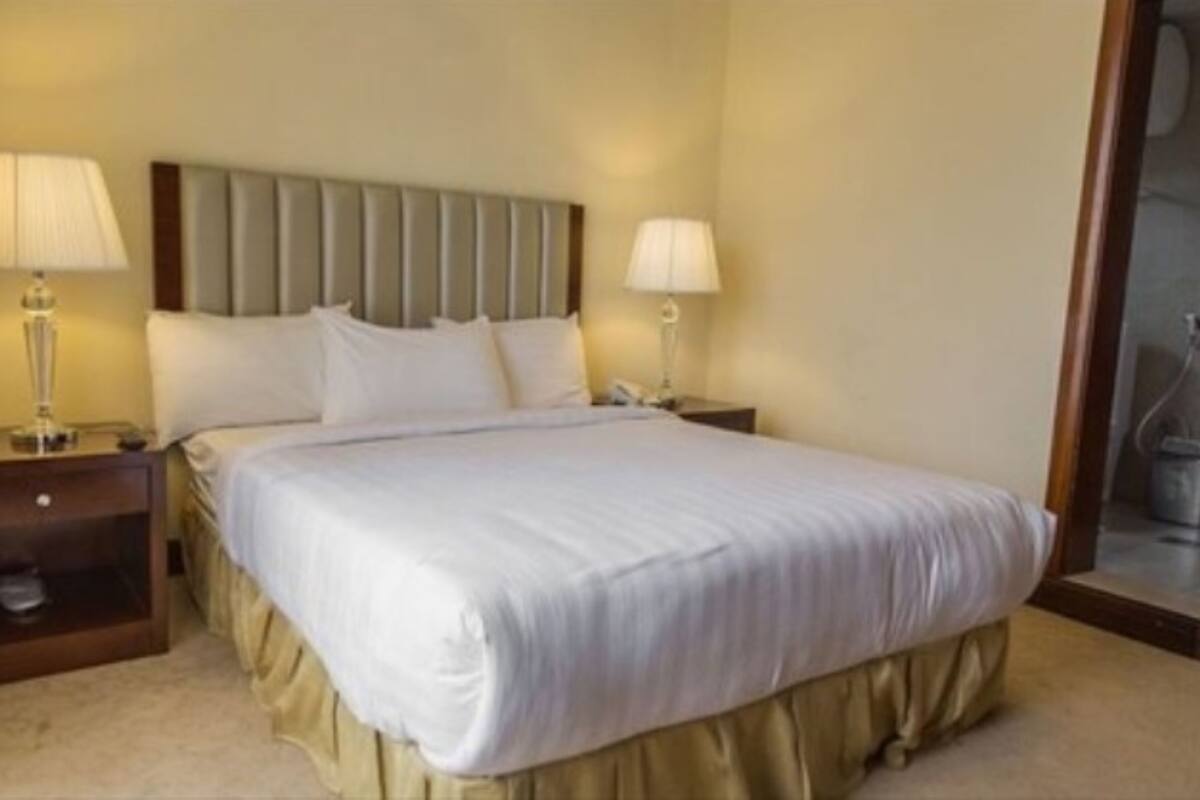 In-room safe, blackout drapes, soundproofing