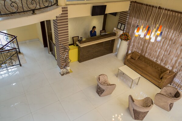 ฝ่ายต้อนรับ