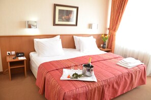 ビジネス ツインルーム バルコニー | デスク、遮光カーテン、防音設備、アイロン / アイロン台