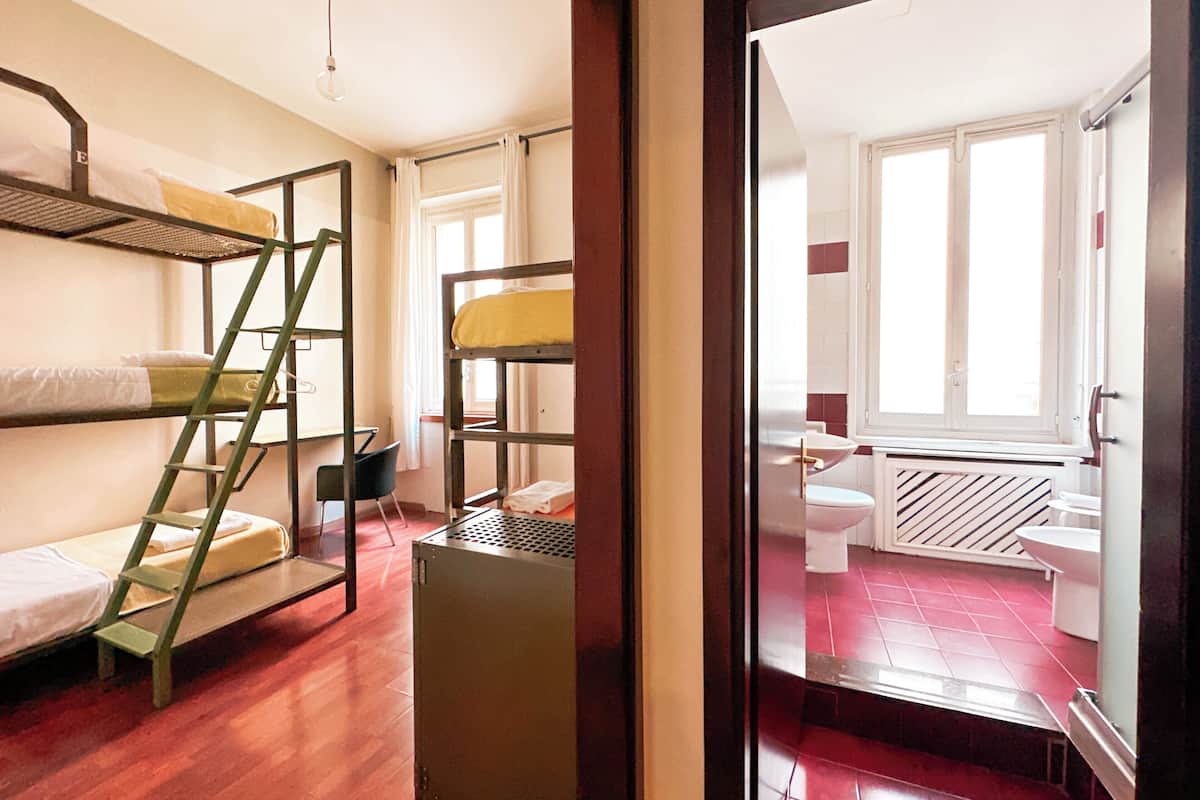 Dundyner, skrivebord, skrivebord for bærbar PC og strykejern/-brett