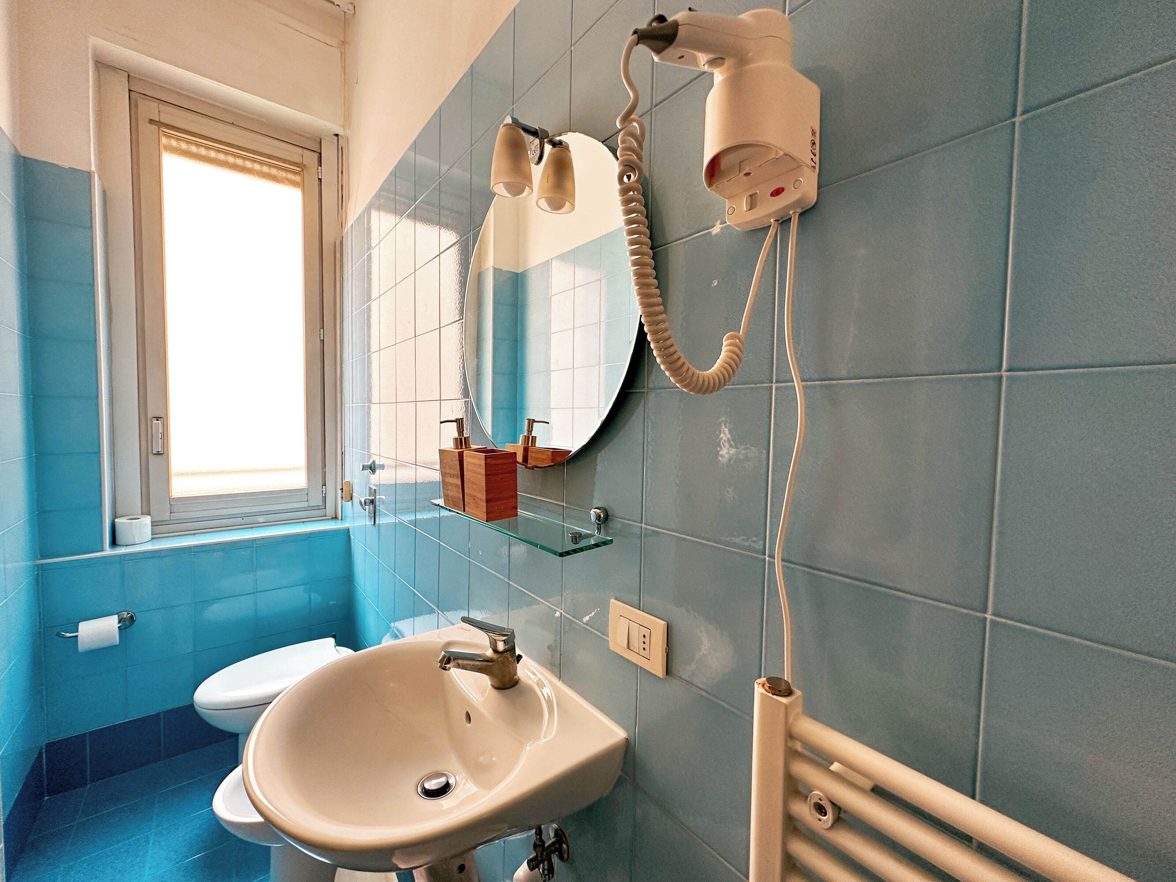 Einzelzimmer | Badezimmer | Dusche, Haartrockner, Bidet, Handtücher