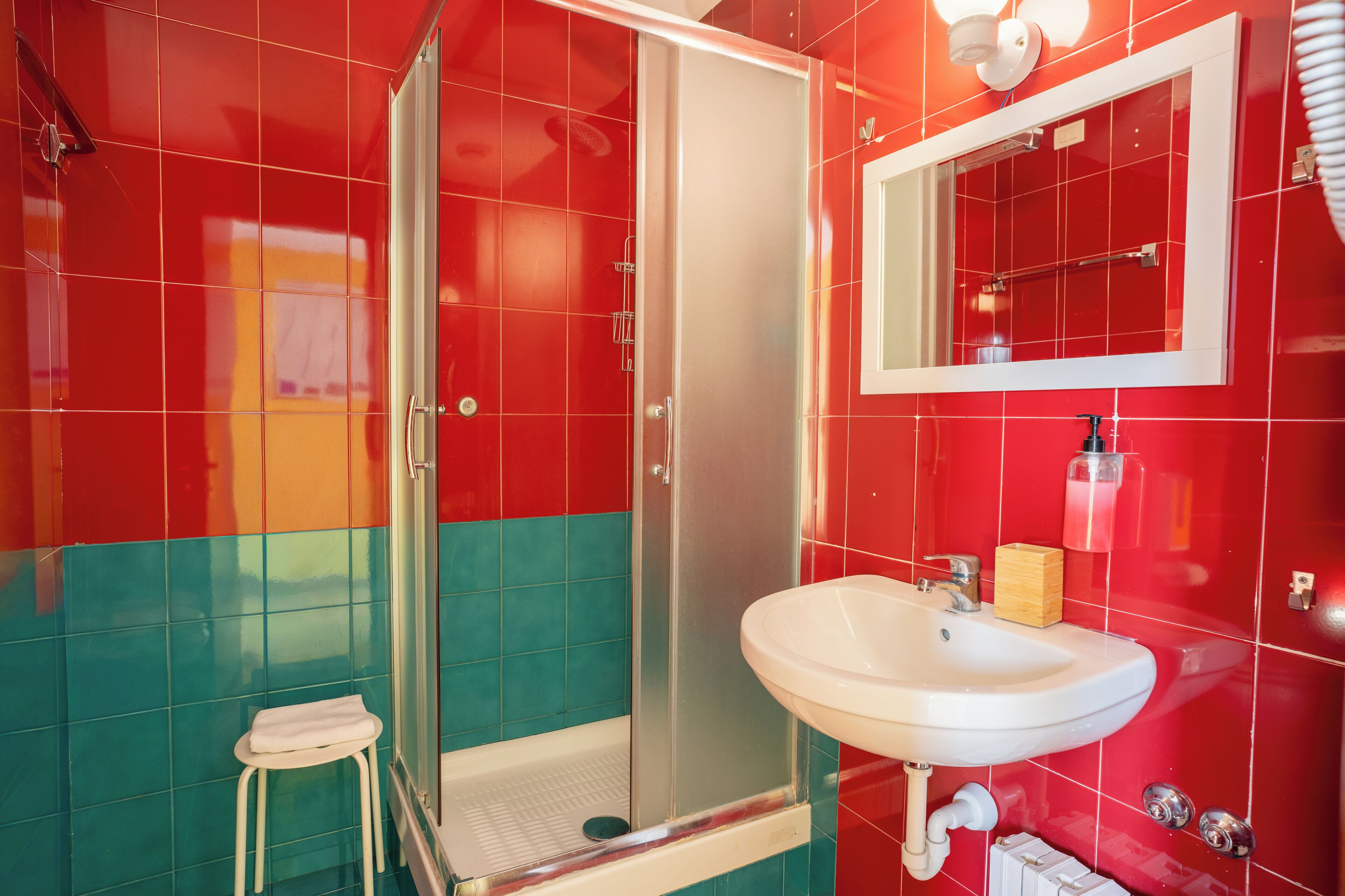Doccia, asciugacapelli, bidet, asciugamani