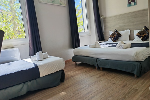 Classic Triple Room | In-room safe, desk, cribs/infant beds, free WiFi