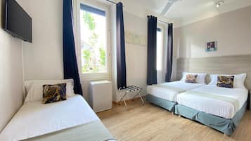 Classic Triple Room | In-room safe, desk, cots/infant beds, free WiFi