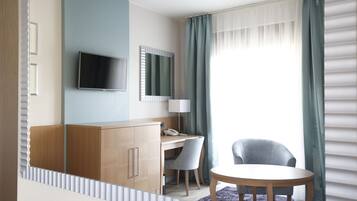 Suite | Living area | Flat-screen TV