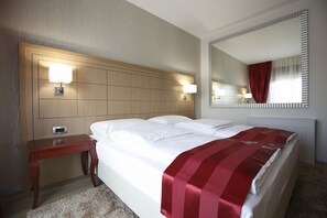 Double Room, Balcony | Minibar, in-room safe, desk, soundproofing - Hotel Raca (Zagreb)