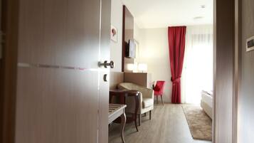 Double Room, Balcony | Minibar, in-room safe, desk, soundproofing