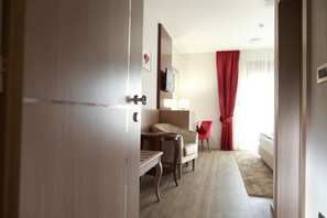 Double Room, Balcony | Minibar, in-room safe, desk, soundproofing - Hotel Raca (Zagreb)