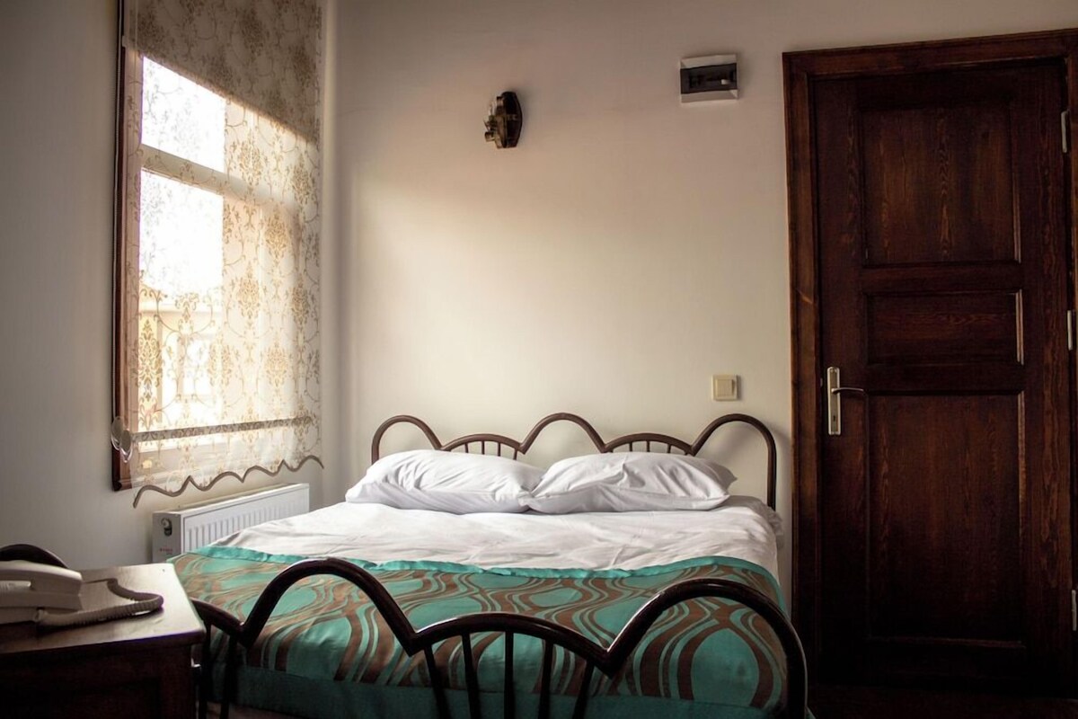 Minibar, wifi gratis y ropa de cama 