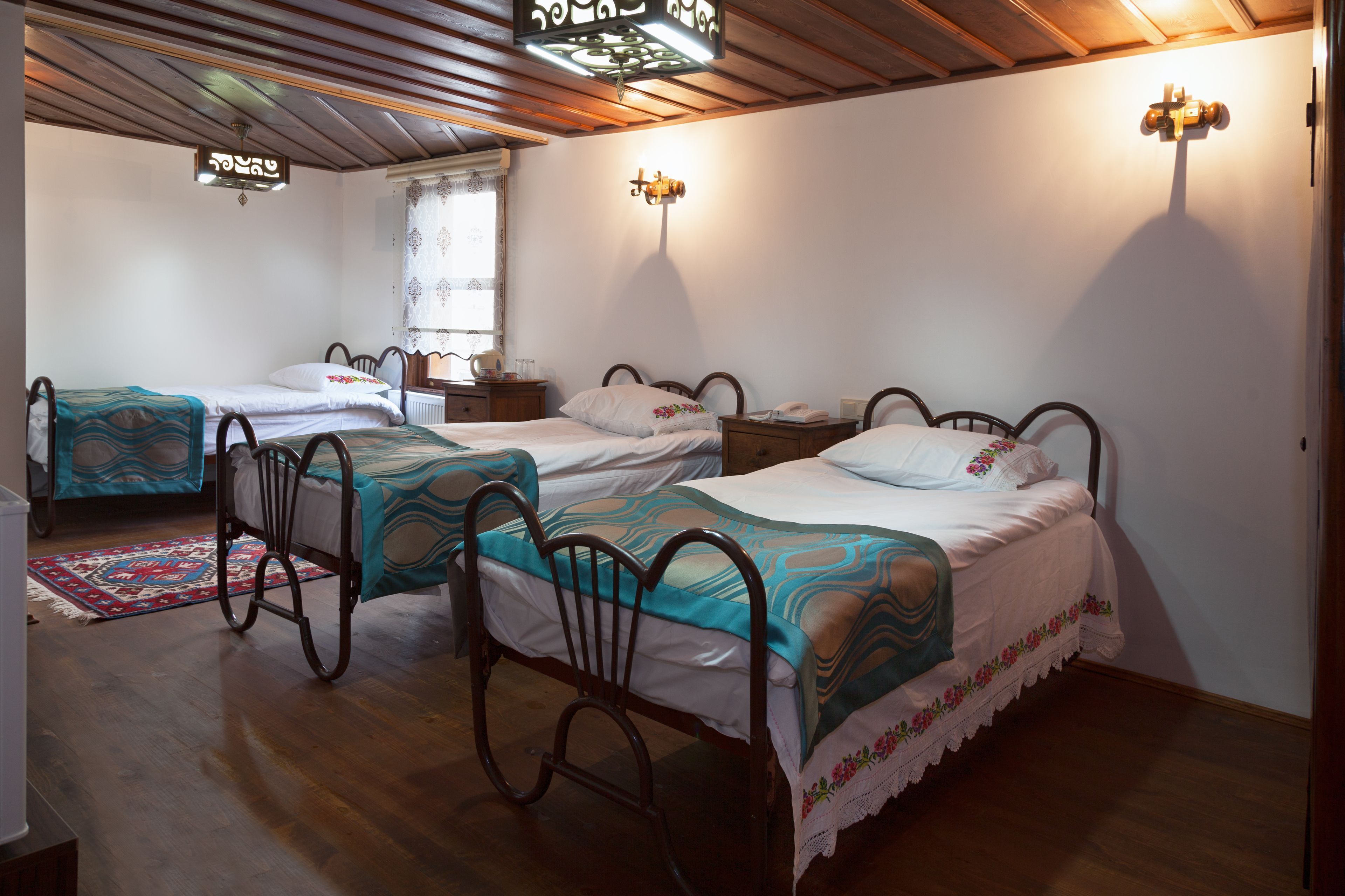 Minibar, free WiFi, bed sheets