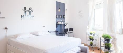 Double Room, Private Bathroom (Marquês 44) | Free WiFi, bed sheets