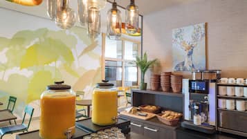 Morgenmadsbuffet hver dag (17 EUR pr. person)