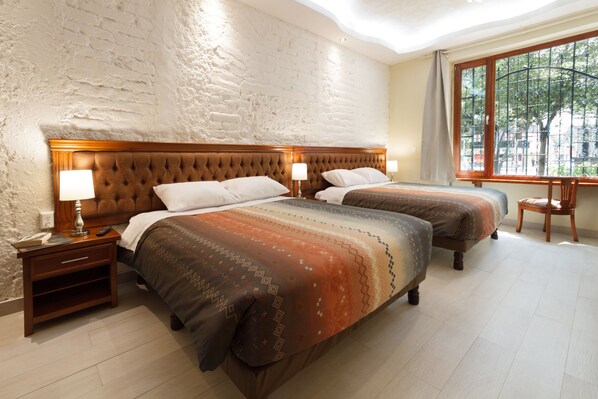 In-room safe, desk, iron/ironing board, free WiFi - ArtPlaza (Quito)