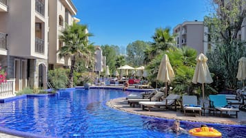 10 outdoor pools, pool umbrellas, pool loungers