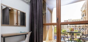 Deluxe-Studio | 1 Schlafzimmer, Schreibtisch, laptopgeeigneter Arbeitsplatz