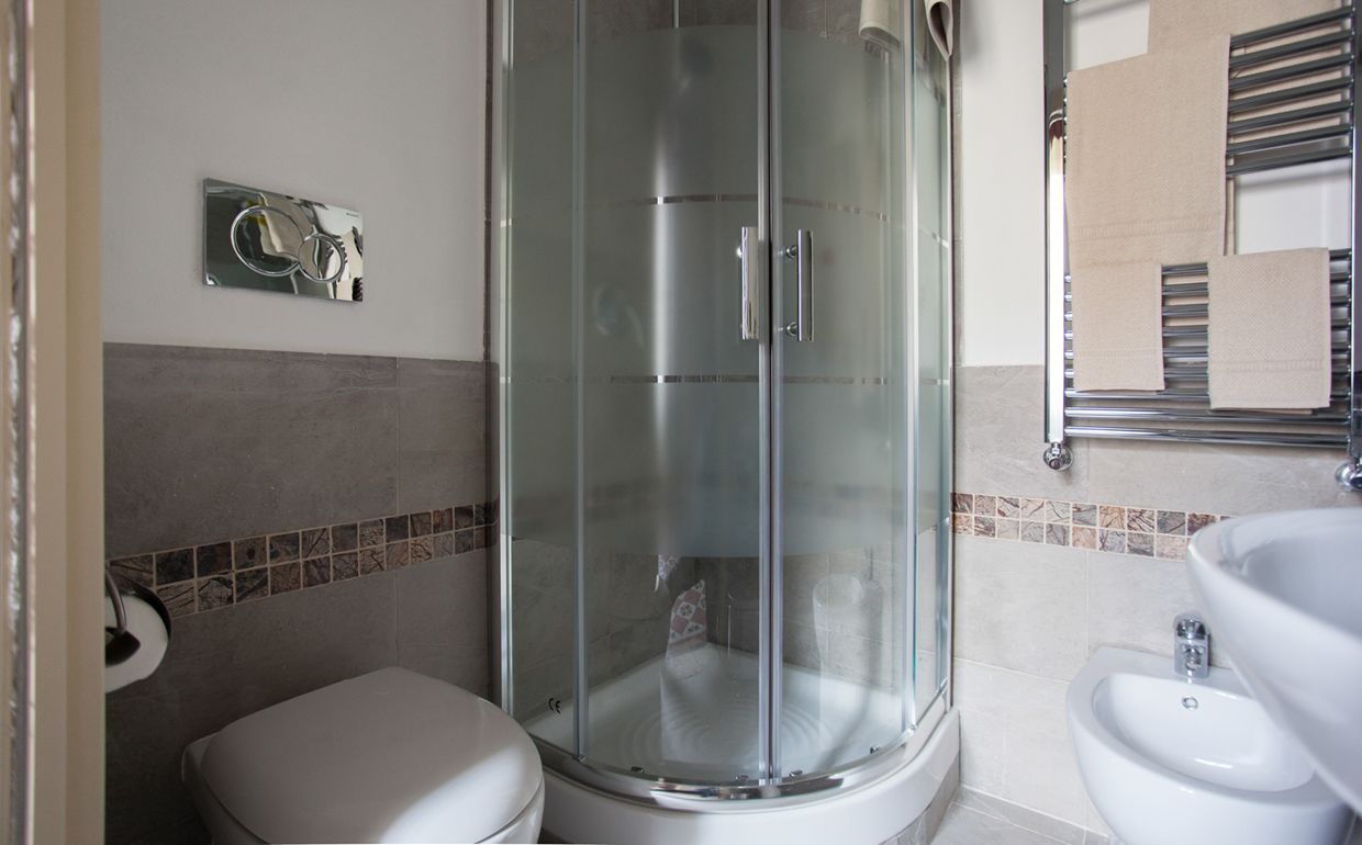 Einzelzimmer, 1 Einzelbett | Badezimmer | Dusche, kostenlose Toilettenartikel, Haartrockner, Bidet