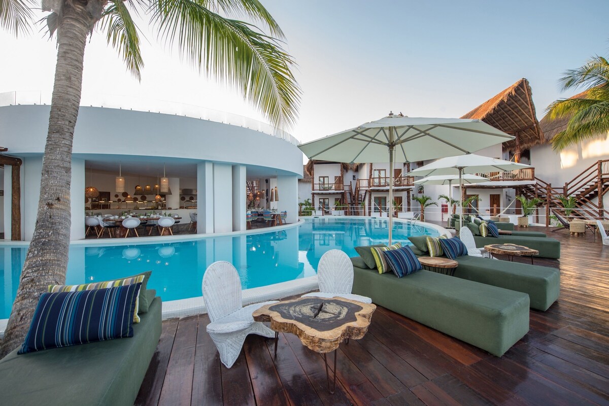 Villas HM Palapas del Mar Holbox Luxury Hotel Pool and Restaurant