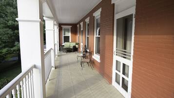 Michael Room | Sacada