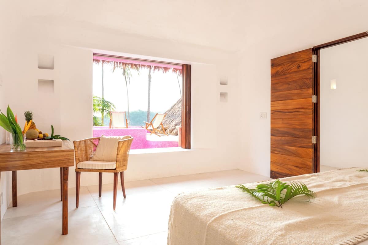 Chambre Standard, 1 trÚs grand lit, vue océan (Bungalow Flamingo Suite) | Coffres-forts dans les chambres, ameublement personnalisé, Wi-Fi gratuit
