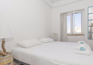 Double Room, Shared Bathroom | Soundproofing, free WiFi - Lisbon Forever Hostel (Lisbon)