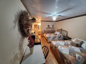 Room - Jamesport Inn (Jamesport)