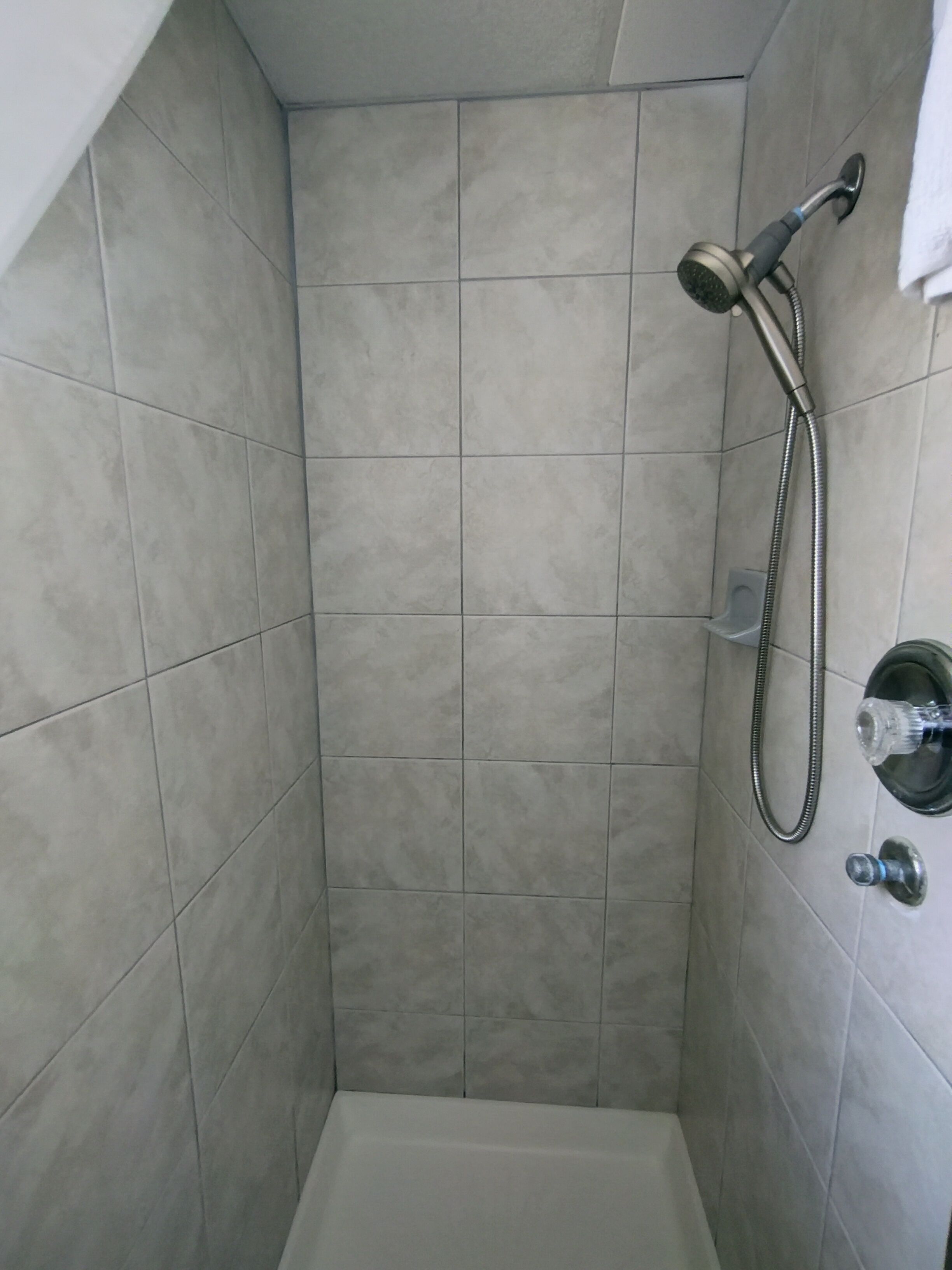 Habitación doble estándar, 2 camas matrimoniales | Baño | Toallas 