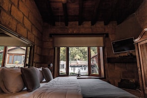Villa Familiale, 2 chambres, en bord de piscine | Coffres-forts dans les chambres, fer et planche à repasser