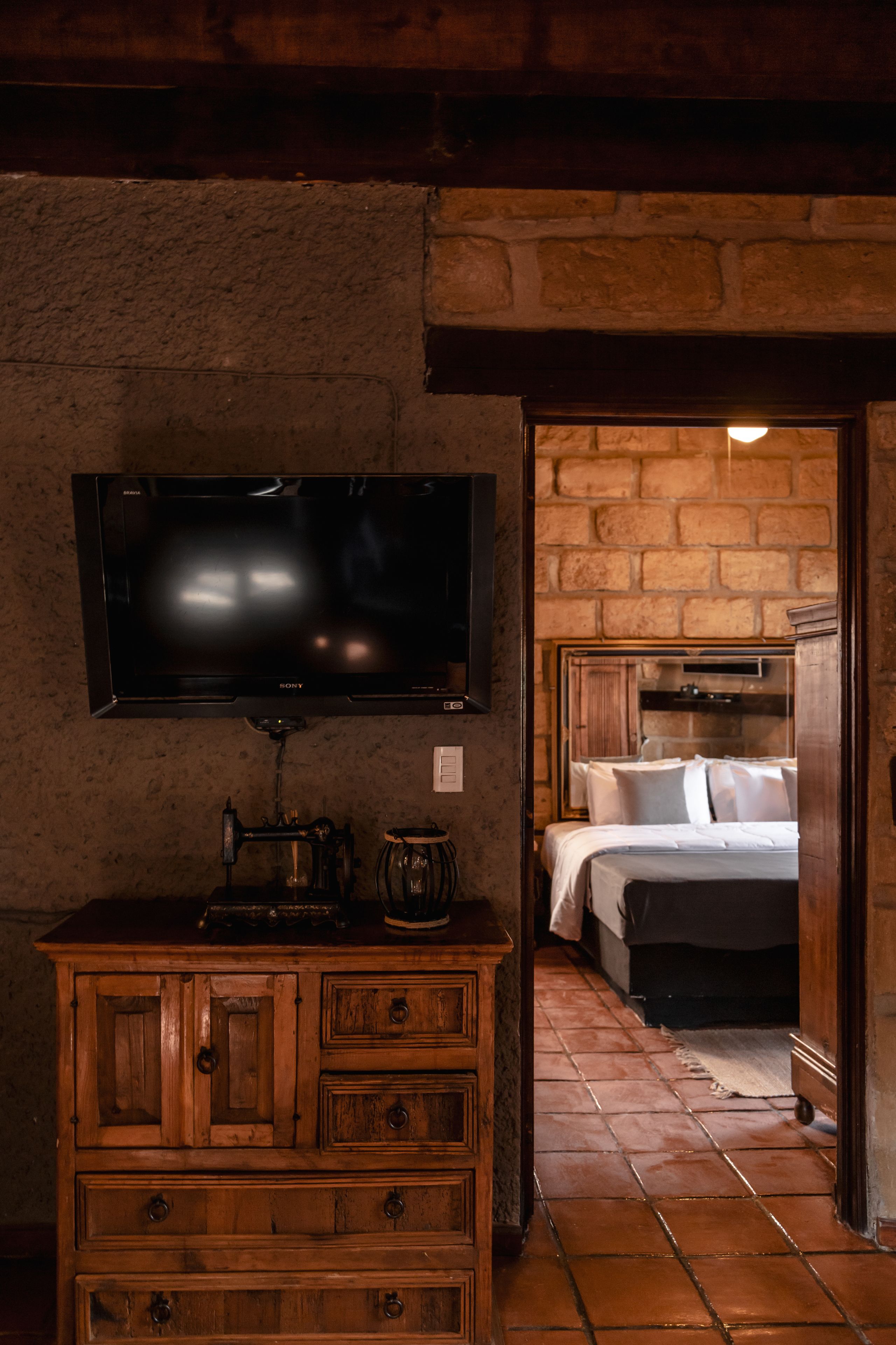 Villa familiar, 2 habitaciones, junto a la alberca | Área de sala de estar | Televisión de pantalla plana 