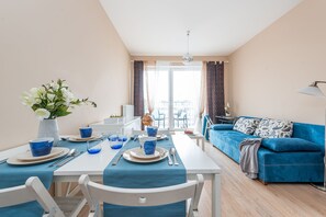 Apartment, 2 Bedrooms (at 63 Krancowa Street) | Living room | Flat-screen TV - P&O Apartments Okęcie (Warsaw)