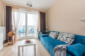 Apartment, 2 Bedrooms (at 63 Krancowa Street) | Living room | Flat-screen TV - P&O Apartments Okęcie (Warsaw)