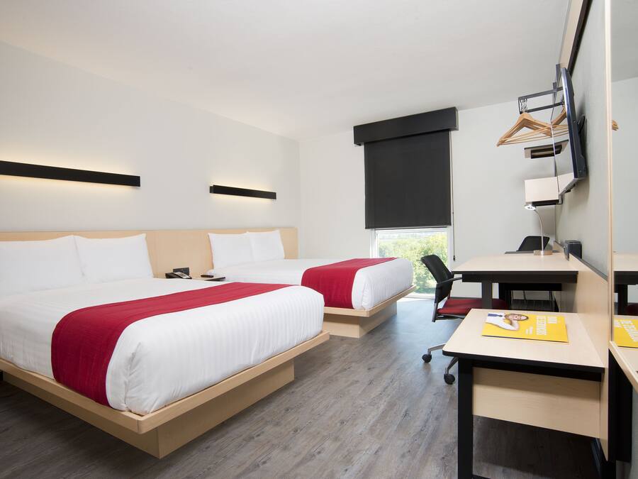 In-room safe, desk, iron/ironing board, bed sheets