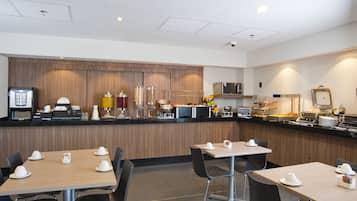 Desayuno buffet incluido todos los días