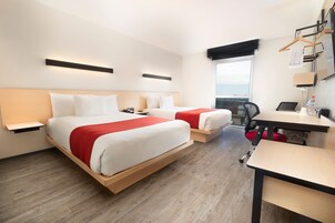 Caja de seguridad en la habitación y escritorio 