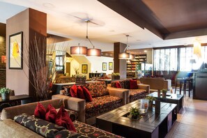 Lobby sitting area - Perun Lodge Hotel (Bansko)