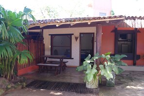 Quarto família, vista para o jardim | Sacada